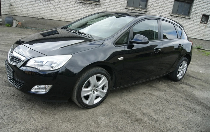 Opel Astra cena 22900 przebieg: 178000, rok produkcji 2011 z Słupca małe 121